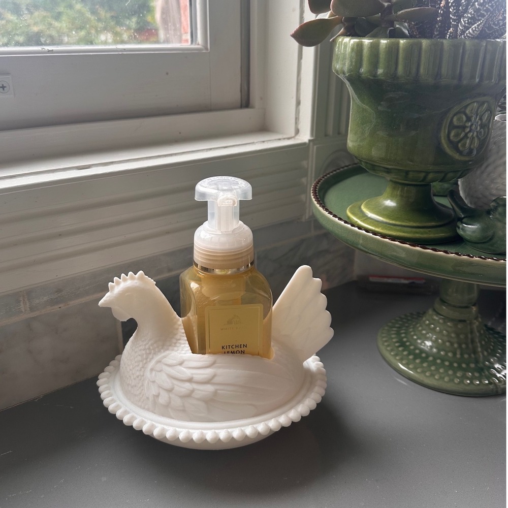3D Printed White Hen on Nest Soap Holder for Bath and Body Works Foam Soap